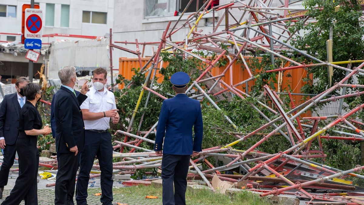 Pět lidí zemřelo po zřícení nové školy v Antverpách